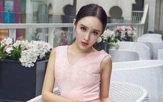 AISS爱丝(黄金版) – 这一系列定制写真，索菲把机械师的身份精致化，怎么看都透着些许张扬。