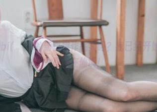 你见过Bambi(밤비)的新白裙作品集吗？我已经开始怀疑她是不是住在仙境！