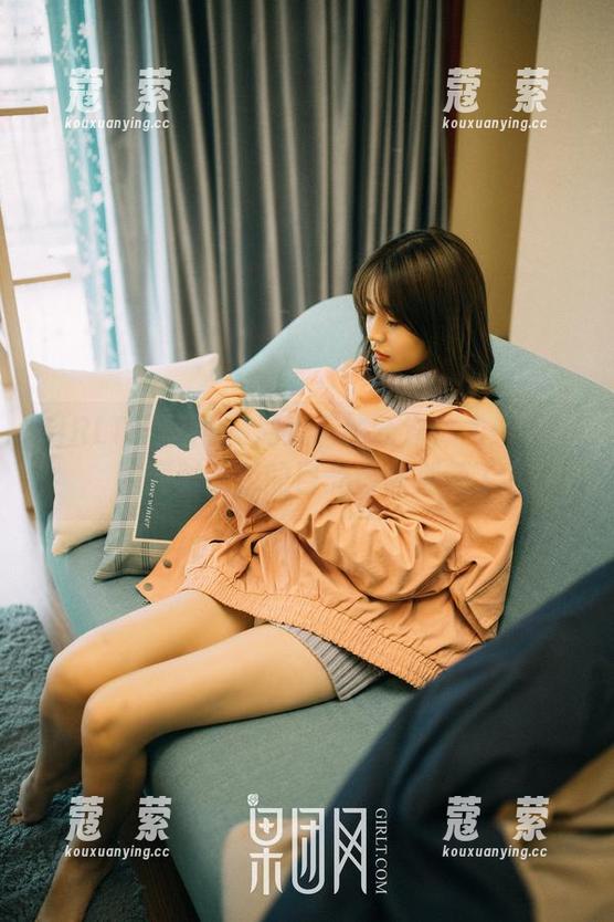 GIRLT果团网 - 周大萌的新连体衣：更新的同时，我的目光也被捕获了