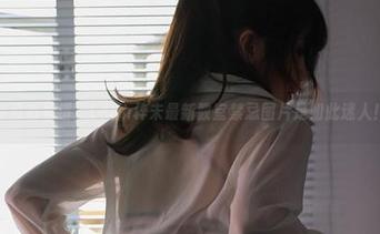 你没有看错,Leah梓未最新教室禁忌图片是如此迷人!