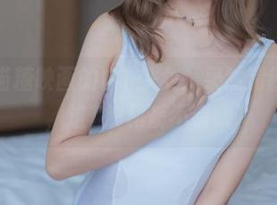 看！喵糖映画的白T少女，果然清新脱俗，这T恤材质不错哦