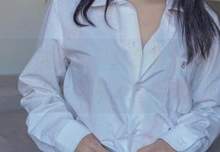 把喵糖映画的黑丝少女合集分享给朋友，她们一定会嗨起来的！