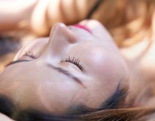 MiiTao蜜桃社 – 最新图片上线，E杯奶茶的美足让你心中小鹿乱撞…明天还敢上班吗？