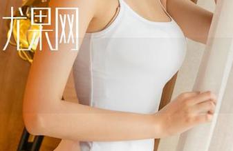 UGirls尤果网 – 职业装也能辣眼睛,乔依琳在图库里上演的反差剧