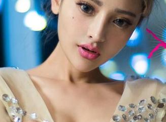 UGirls尤果网 – 黑人问号.jpg?佟蔓圣诞美图,下载地址在这里,你敢尝试吗?