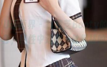 XIAOYU语画界 – 徐莉芝Booty的白衬衫原图全套，随性中透出一丝撩拨的意味。