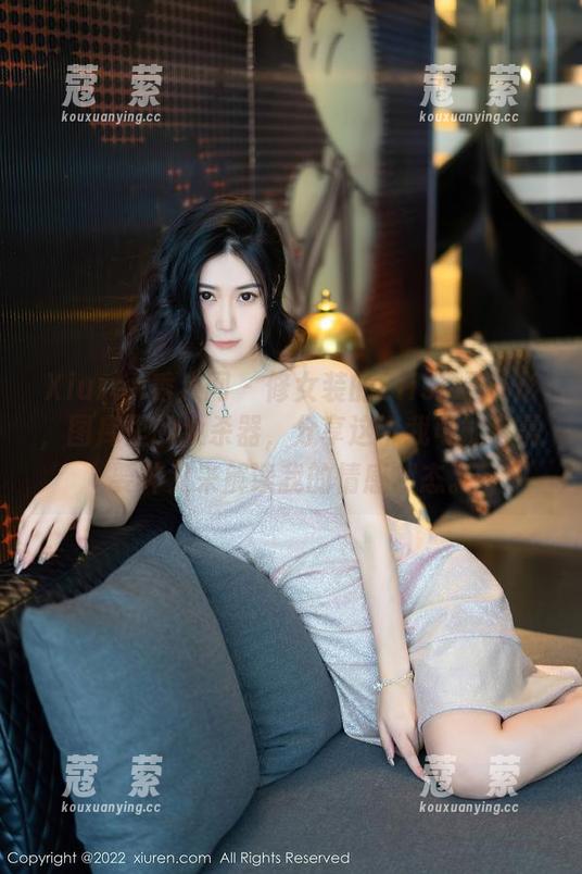 Xiuren秀人网 - 修女装的Elise谭晓彤，图库里的大杀器，分享这个我可能会需要神父来解读我的情感状态。