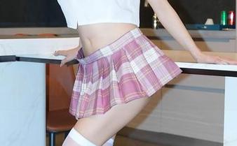 Xiuren秀人网 – 刘婷婷要出新图包了，路上的‘女孩’都得侧目！
