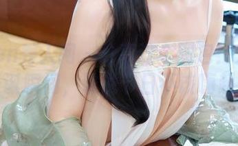 Xiuren秀人网 – 分享这个图包：刘婷婷的圣诞瞬间，谁说节日不该嗨起来？
