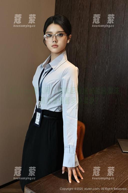 Xiuren秀人网-猫咪巨臀妹妹 Xiuren秀人网 - 猫咪巨臀妹妹的瑜伽洗礼:照片里藏着多少柔软?