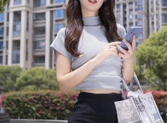 Xiuren秀人网 – 王馨瑶Yanni与剧情，这组图集真像是从某个未完成的剧本里跑出来的资源啊～
