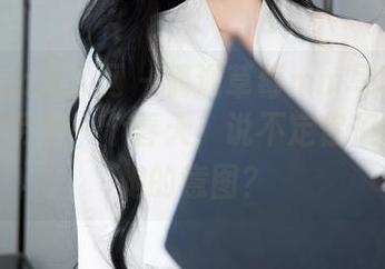 Xiuren秀人网 – 偶遇草莓mm写真：灰丝下的另外一个春天，说不定你们能猜到她的意图？