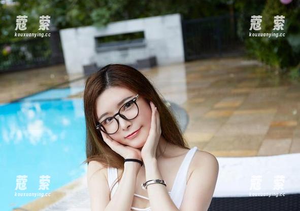 YouWu尤物馆 - 免费图集，真的是看到FoxYini孟狐狸的白衬衫，眼睛放光，不会吧。