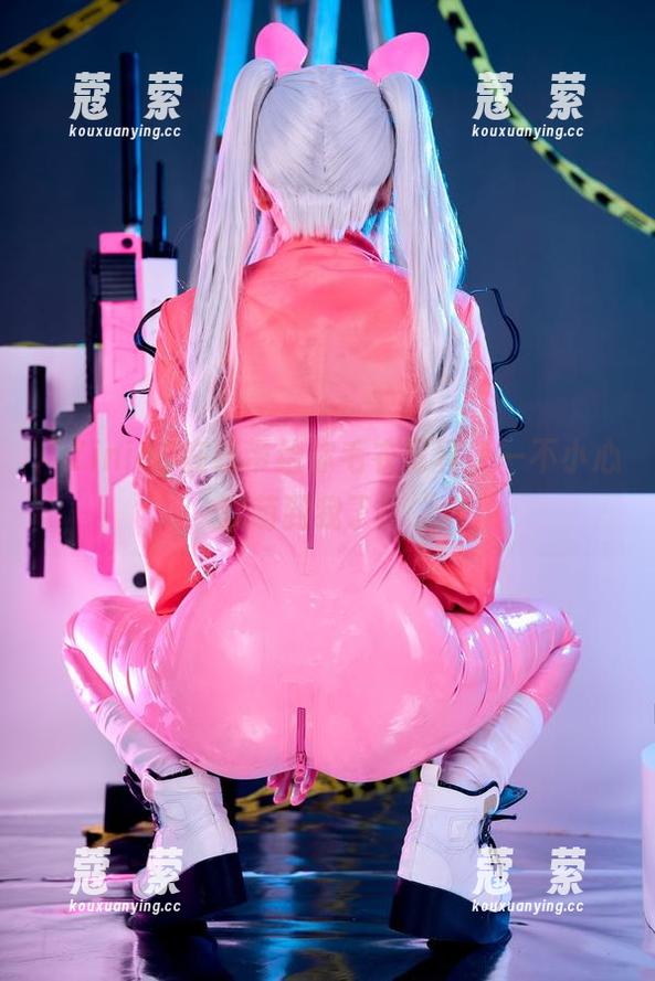 “ZinieQ在线带给你毛衣写真，一不小心就萌到我了！“