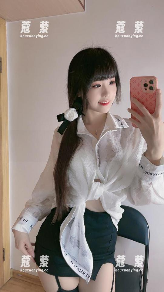 看！miko酱ww的放学后，私拍图集里的即兴表演