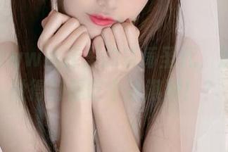 miko酱ww图库里的草莓圣代,居然让我觉得好想吃个冰淇淋!?