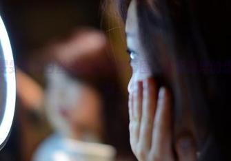 pans – 雯雯穿着白丝的诚意满满套图,毫无道理的想偷揉揉屏幕。