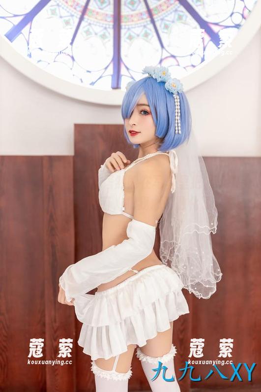 九九八吖 纳尼?九九八吖居然能在写真里把“neko”做到这么萌,把我心都融化了。