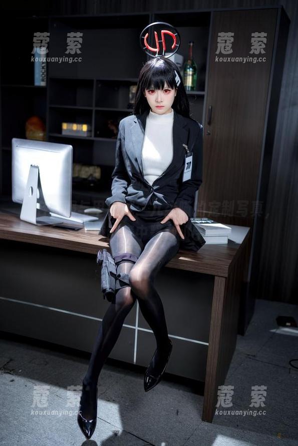 九柒喵 无名和服与甲铁城:九柒喵的定制写真,群魔乱舞中释放小宇宙