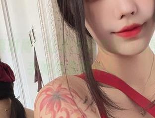 今汐写真时间：让职业装变得随心所欲，似乎她就是那种人！