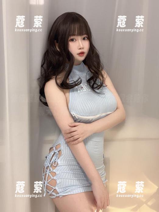 依依超级懒的免费图包，女友不仅会陪你聊天！还有更多惊喜哦！