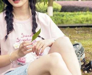 初夏女神 – 让人停留的双双壁纸合集，运动姿态的一丝不苟，有点吸引呢。