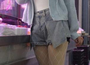 初夏女神 – 柒柒的职高校服，轻轻松松一键下载，无压力！