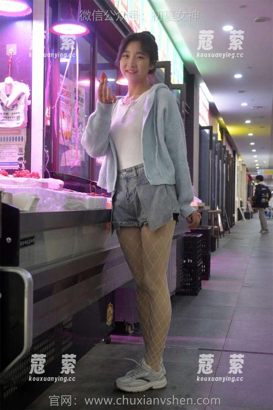 初夏女神-柒柒 初夏女神 - 柒柒的职高校服,轻轻松松一键下载,无压力!