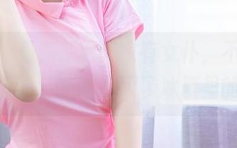 喵糖映画最新原图：家有女仆，不仅帮你打理家务，还顺便消灭了冰箱里的零食。