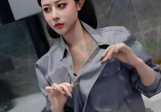 这定制的JK小裙子,奈汐酱Nice的自拍图片让我想到了当年的校园风…