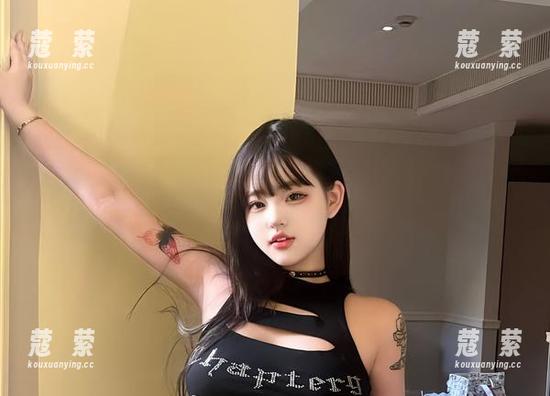 小优优子 微密圈 - 原图欣赏:小优优子的护士变身,她用“针管”治愈了我!哈哈!