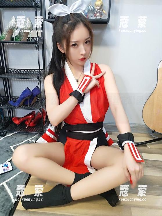 我们在说什么？小女巫露娜黑丝定制图集，情绪满分
