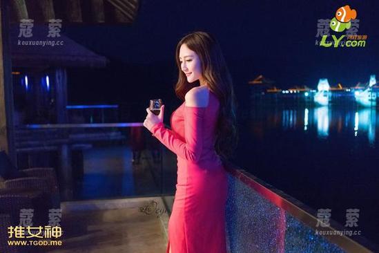 推女神 - 别引人注目，原图里的梦娜Vanessa和连体衣太有默契了！你看到了吗？