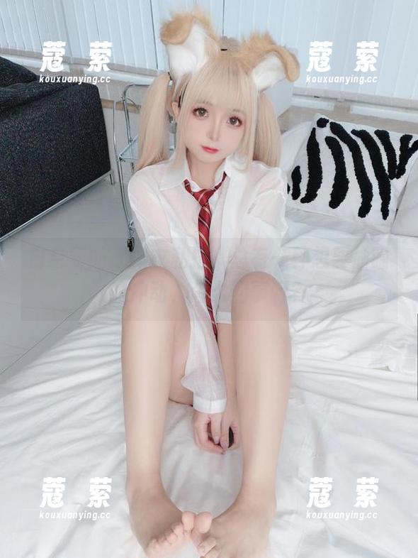 日奈娇的连体衣私拍，总有一种想要偷瞄的冲动，怎么回事呀？