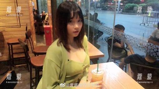 是一只废喵了2023圣诞，外面光鲜亮丽，里面的图包可是无圣光哦，哈哈！