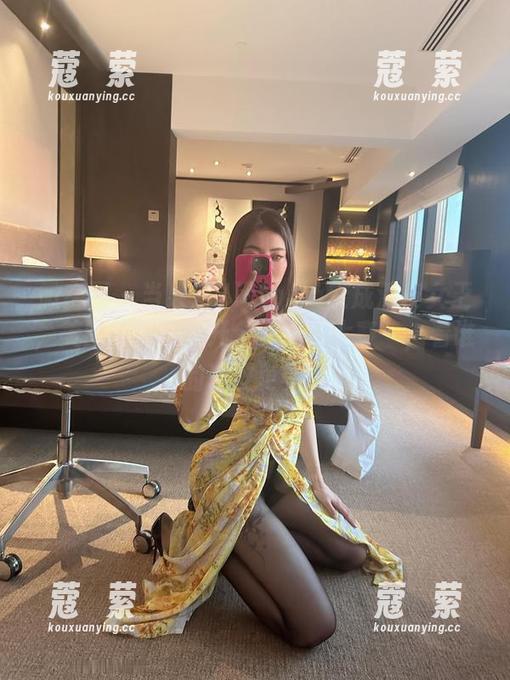 果儿Victoria 微密圈 - 当果儿Victoria变成漆皮女王,美图多到可以开个“光滑大赛”,看谁的漆皮更亮!