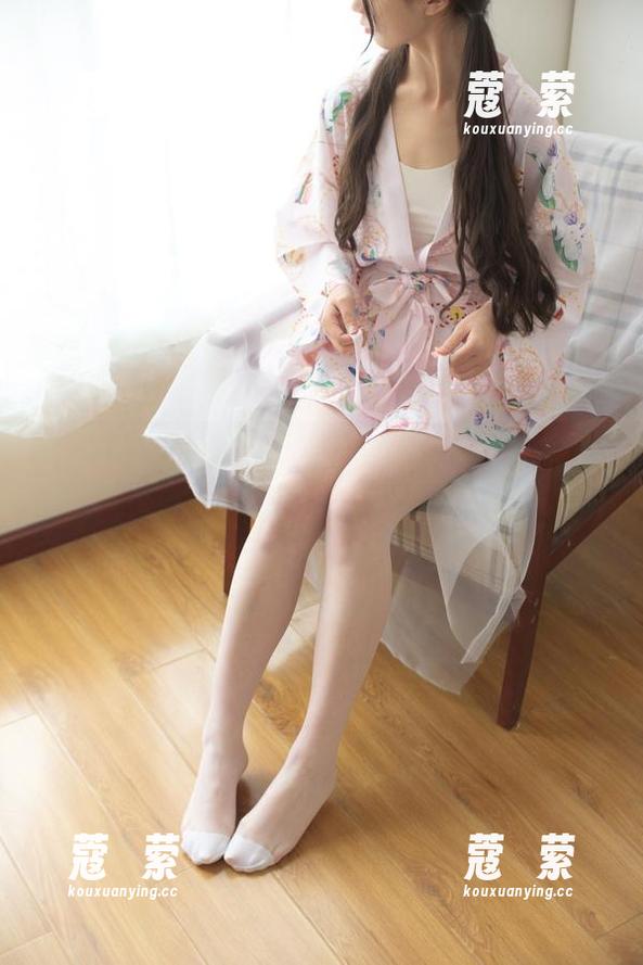 森萝财团 森萝财团的黑丝短裙,原图每一处细节似乎都有种莫名的亲密感。