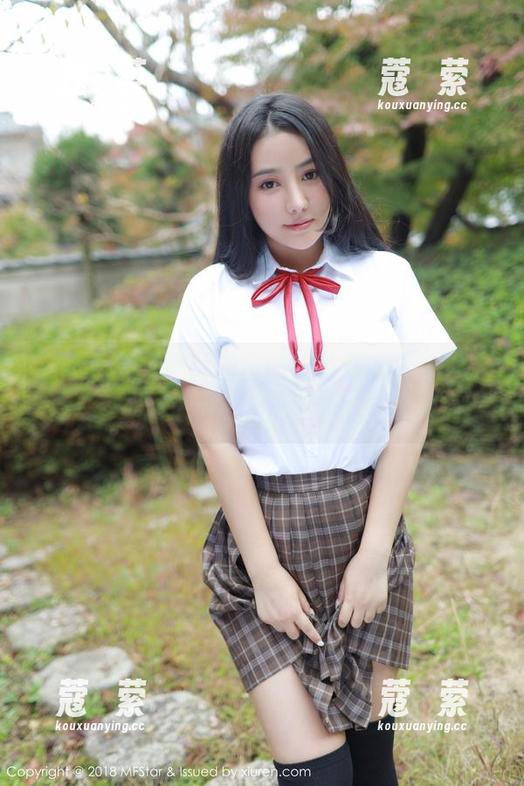 模范学院 - 把慕羽茜的户外照收入囊中，下载时可得考虑好下次聚会的聊天素材。