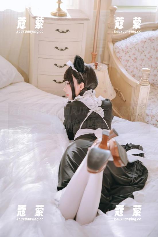 这是樱井小莜的和风JK写真，谁来分享一下她的优雅秘密？