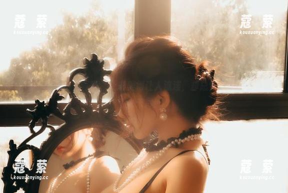 樱晚gigi 樱晚gigi的粉色写真,色彩美得让人流连,却总觉得原图有些意犹未尽!