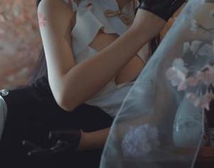 啧啧,这位穿着比叡睡衣的樱落Selena,cos照片里的侧脸,给我点时间消化一下。