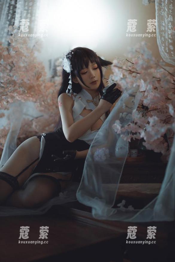 啧啧，这位穿着比叡睡衣的樱落Selena，cos照片里的侧脸，给我点时间消化一下。