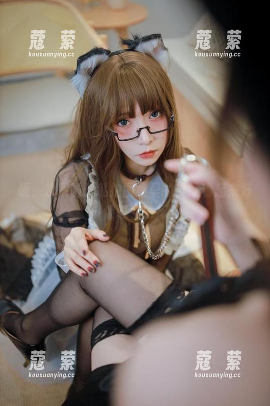 呃，次屁啦这私拍图集里的学妹看起来好像吸引了风