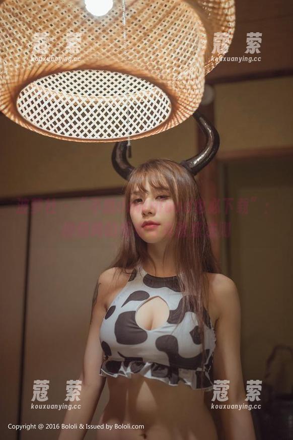 波萝社 - “不想download也必下载”：柳侑绮的毛衣写真诱惑法则