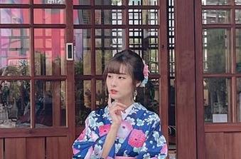 泥泥汝短裙分享,会让我想多看几遍,但还是在咖啡店偷瞄!