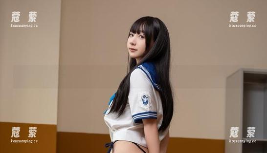 浅安安的吊带写真：你以为我是看衣服，其实是被模特本人吸引！