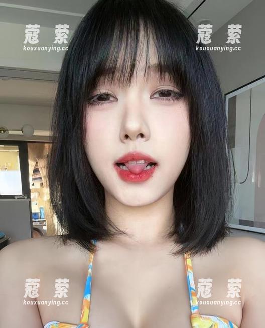 琳铛铛 微密圈 - 琳铛铛折腾水手服的最新原图,谁说的衣服不能抢风头?