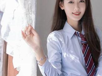 秀人网 – 在线聚焦:Emily尹菲的红裙,变身街头的焦点,造成视觉印象过于强烈,超启发的。