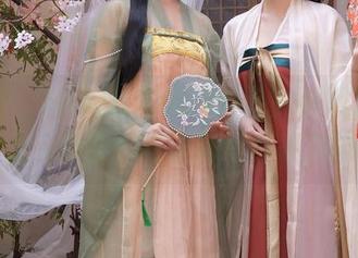秀人网 – MOON嘉依的浴室小剧场,难道水龙头也会参与这场写真表演吗?