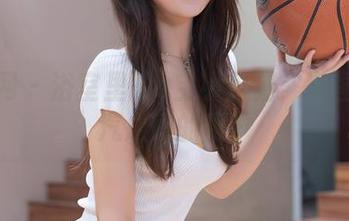 秀人网 – 浴室里的e宝小野猫:美图与水汽之间的微妙